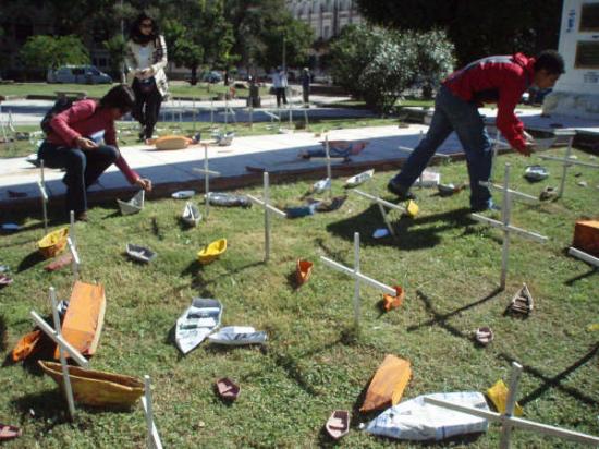 Grupo Nómade - Intervención urbana en Plaza de Mayo el 29 de abril de 2007