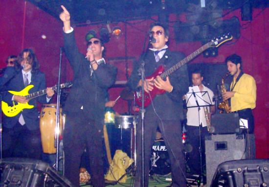 Mr Kombus presentándose en la UNL