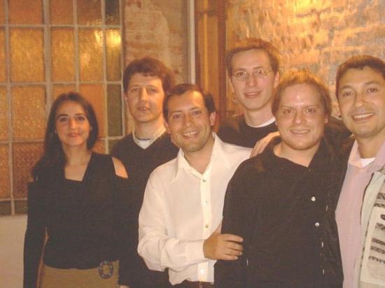 Nilda junto a músicos santafesinos en El Solar