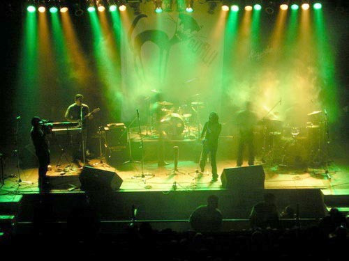 En Casa España junto a Árbol 2005