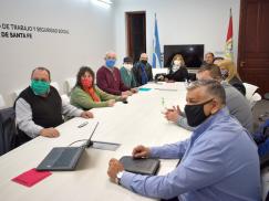 Reunión para evaluar la situación de asistentes escolares y un posible y paulatino regreso a clases