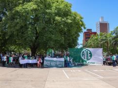 Concentración en Legislatura de contratados/as por el pase a planta permanente