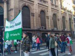 Asamblea y cese de actividades: trabajadores/as de la Salud de Rosario piden ser vacunados