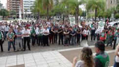 TRABAJADORES DEL SPI SE CONCENTRARON FRENTE A CASA DE GOBIERNO